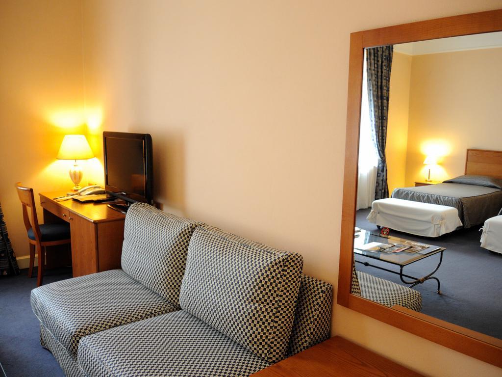 แกรนด์โฮเต็ล ยูเครน Hotel นิปโปร ภายนอก รูปภาพ