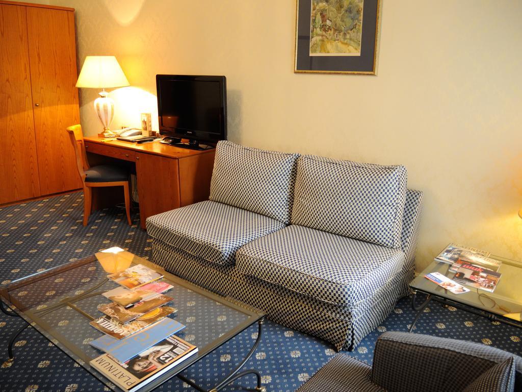 แกรนด์โฮเต็ล ยูเครน Hotel นิปโปร ภายนอก รูปภาพ