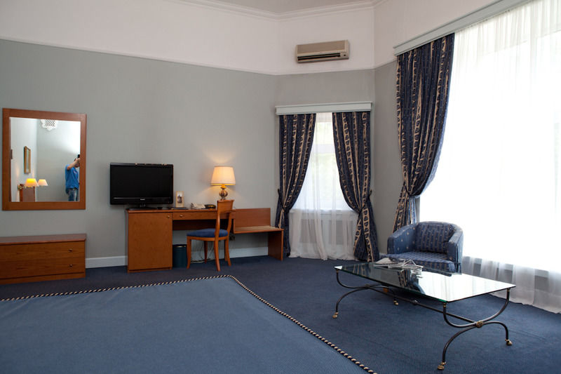 แกรนด์โฮเต็ล ยูเครน Hotel นิปโปร ภายนอก รูปภาพ