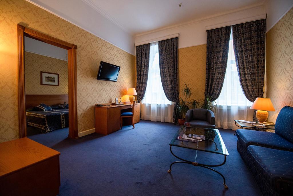 แกรนด์โฮเต็ล ยูเครน Hotel นิปโปร ภายนอก รูปภาพ