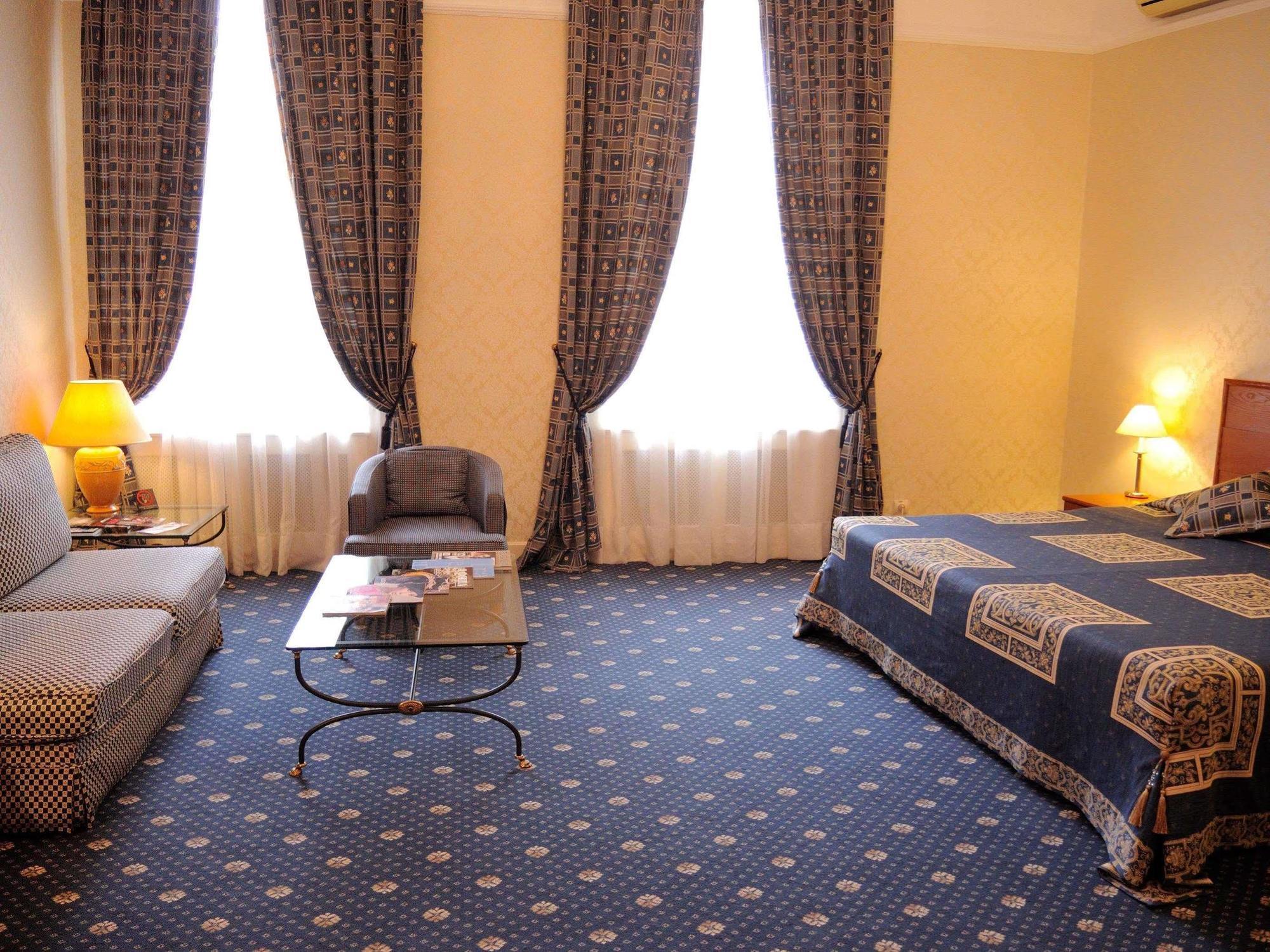 แกรนด์โฮเต็ล ยูเครน Hotel นิปโปร ภายนอก รูปภาพ