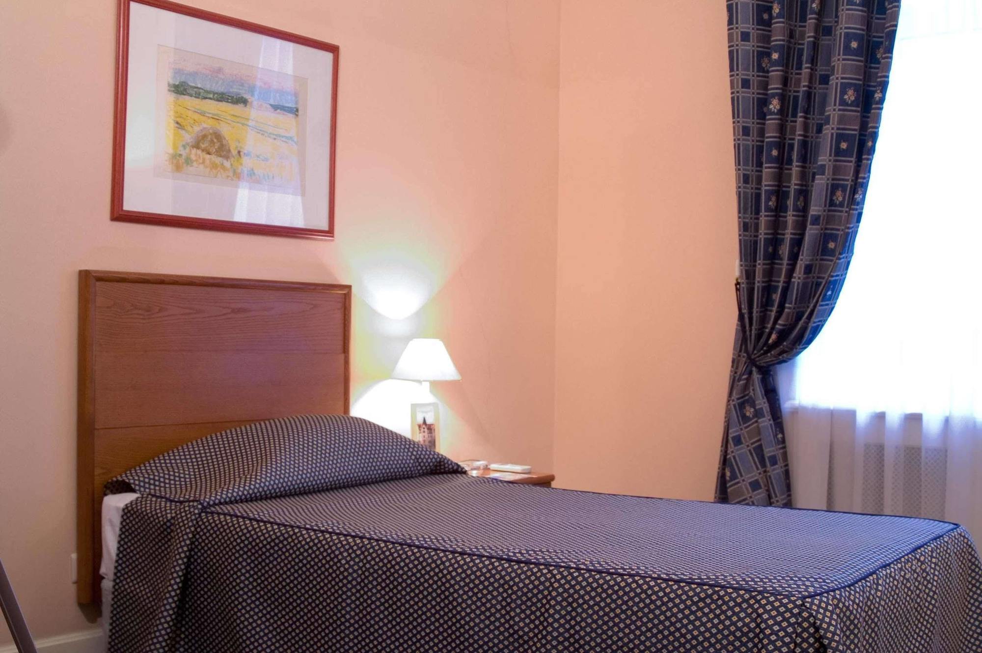 แกรนด์โฮเต็ล ยูเครน Hotel นิปโปร ห้อง รูปภาพ