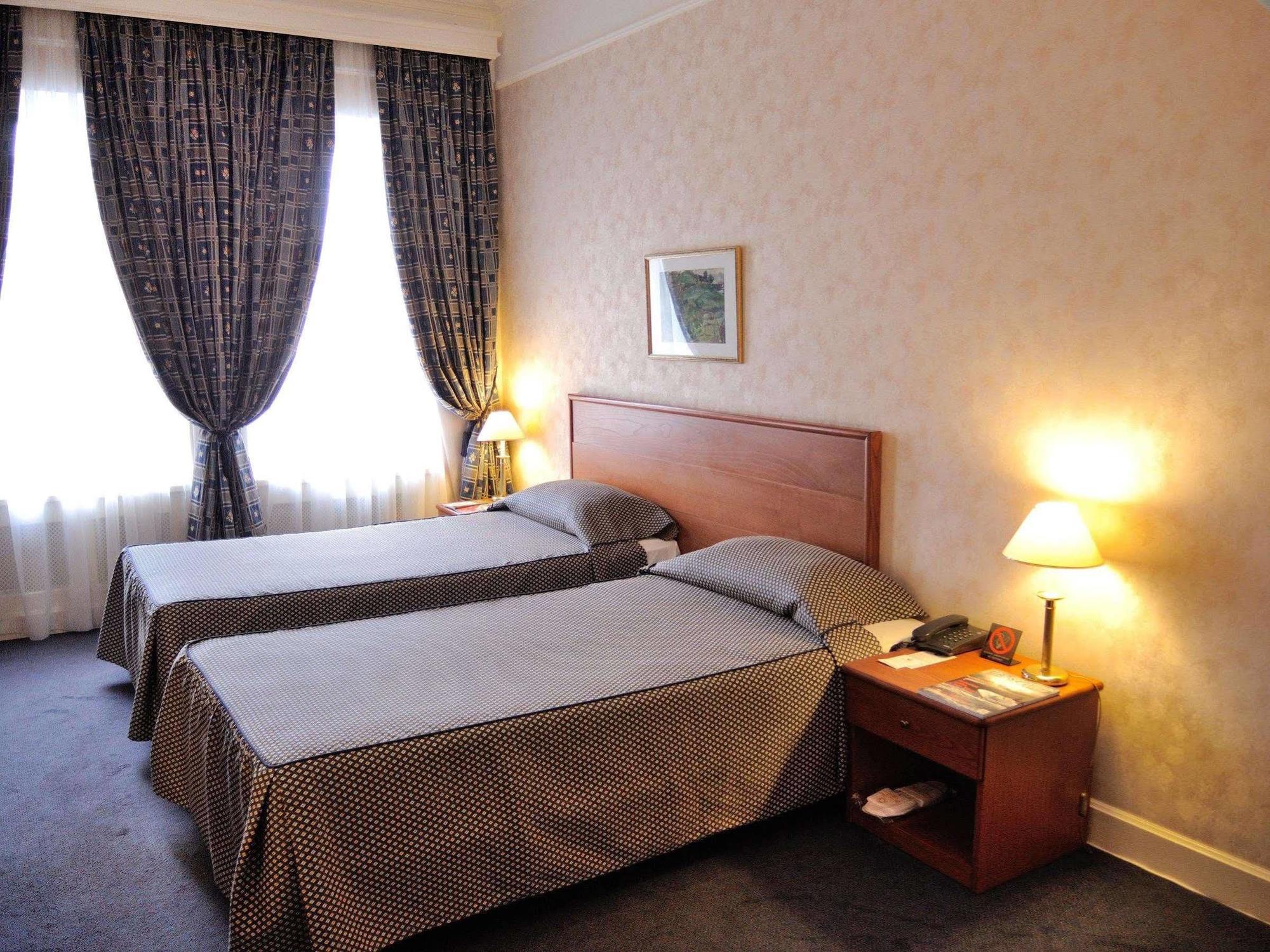 แกรนด์โฮเต็ล ยูเครน Hotel นิปโปร ภายนอก รูปภาพ