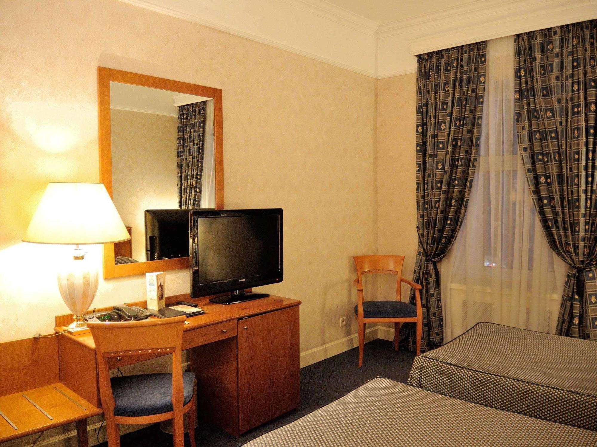 แกรนด์โฮเต็ล ยูเครน Hotel นิปโปร ภายนอก รูปภาพ