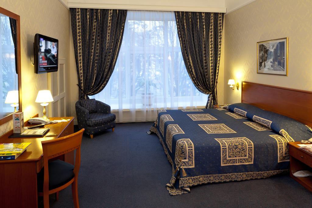 แกรนด์โฮเต็ล ยูเครน Hotel นิปโปร ภายนอก รูปภาพ